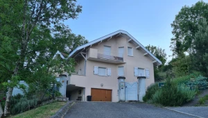 À vendre Superbe villa d'Architecte à Gex : 8 pièces, 224 m², au calme absolu